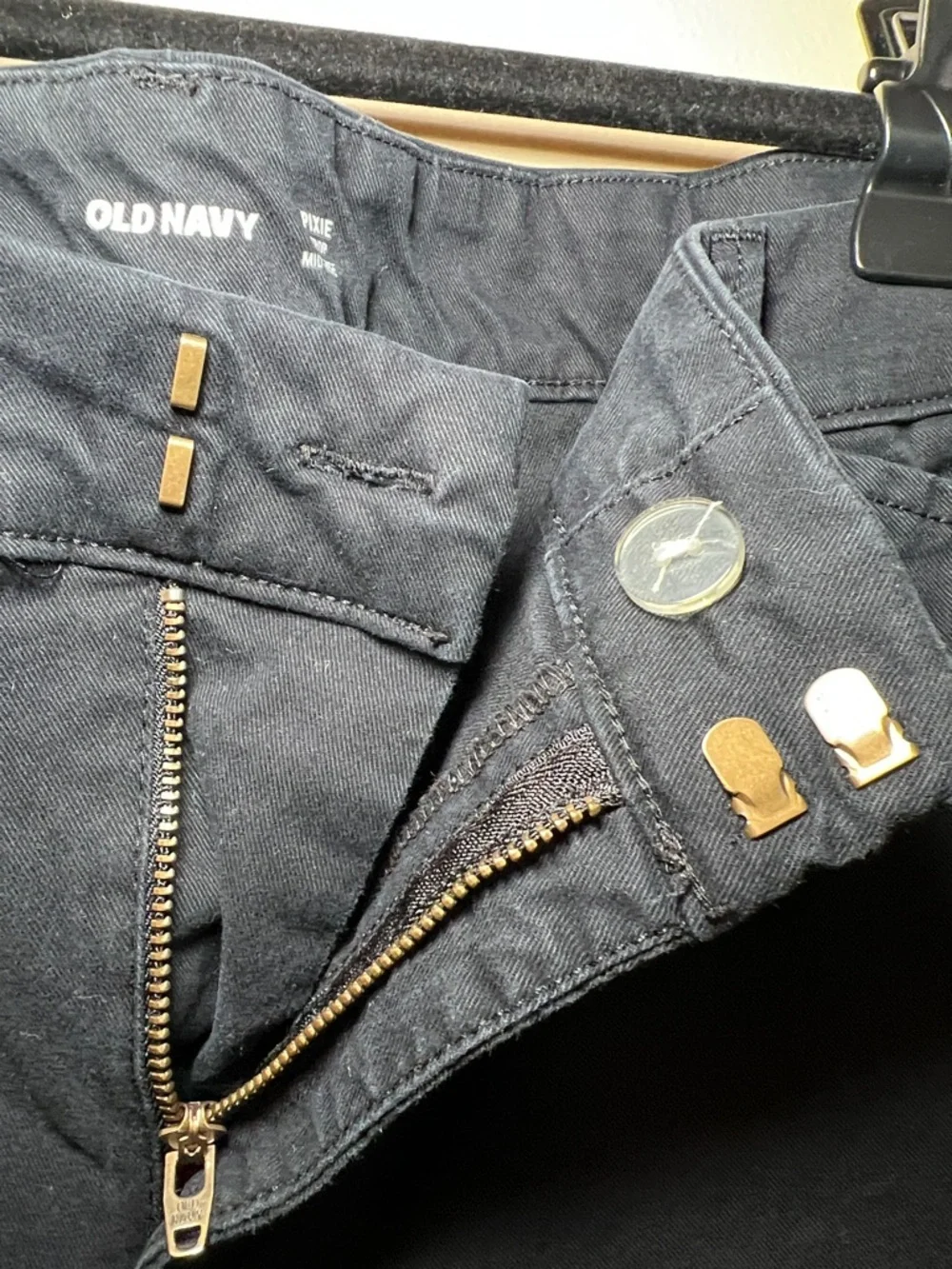 Old Navy Pixie Mid Rise Black Crop Pants Stretch Capri Size 16